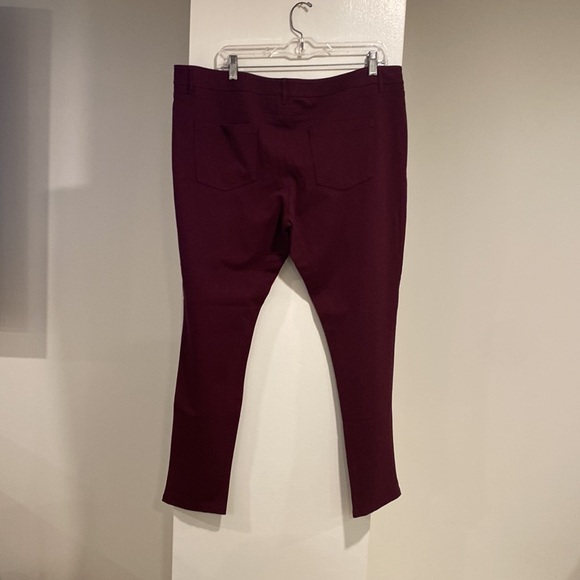 Mossino burgundy size 18 stretch faux leather on front and fabric back - Picture 2 of 7